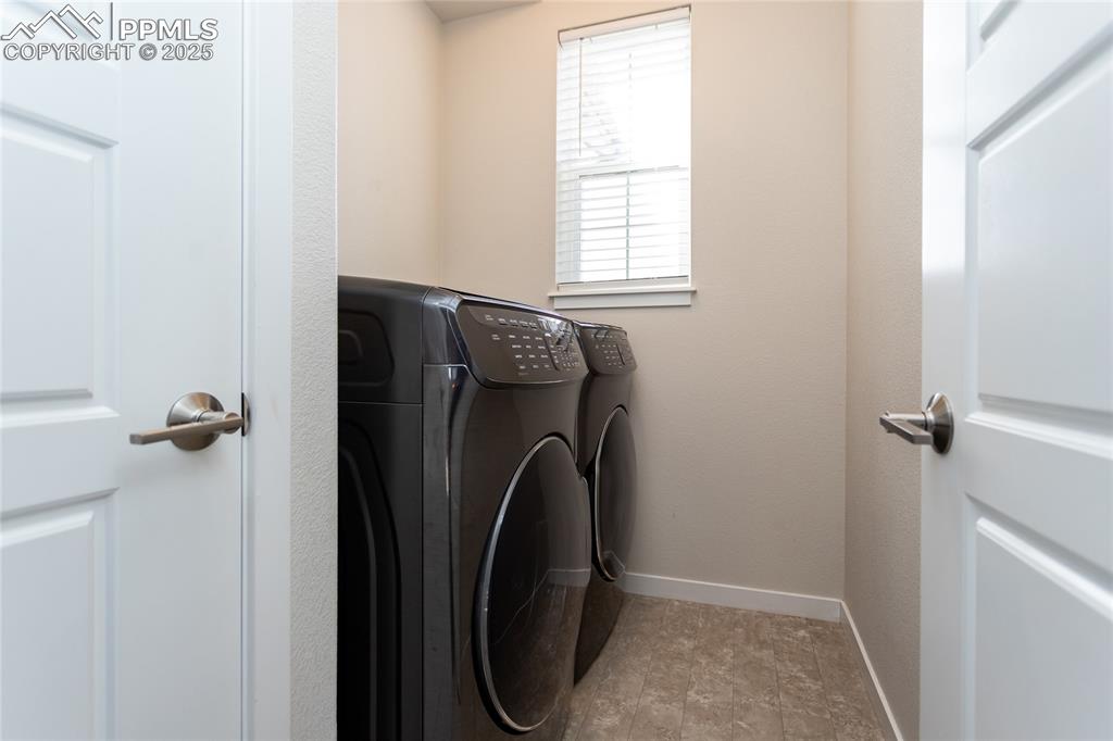 Image 32 of 50: Laundry