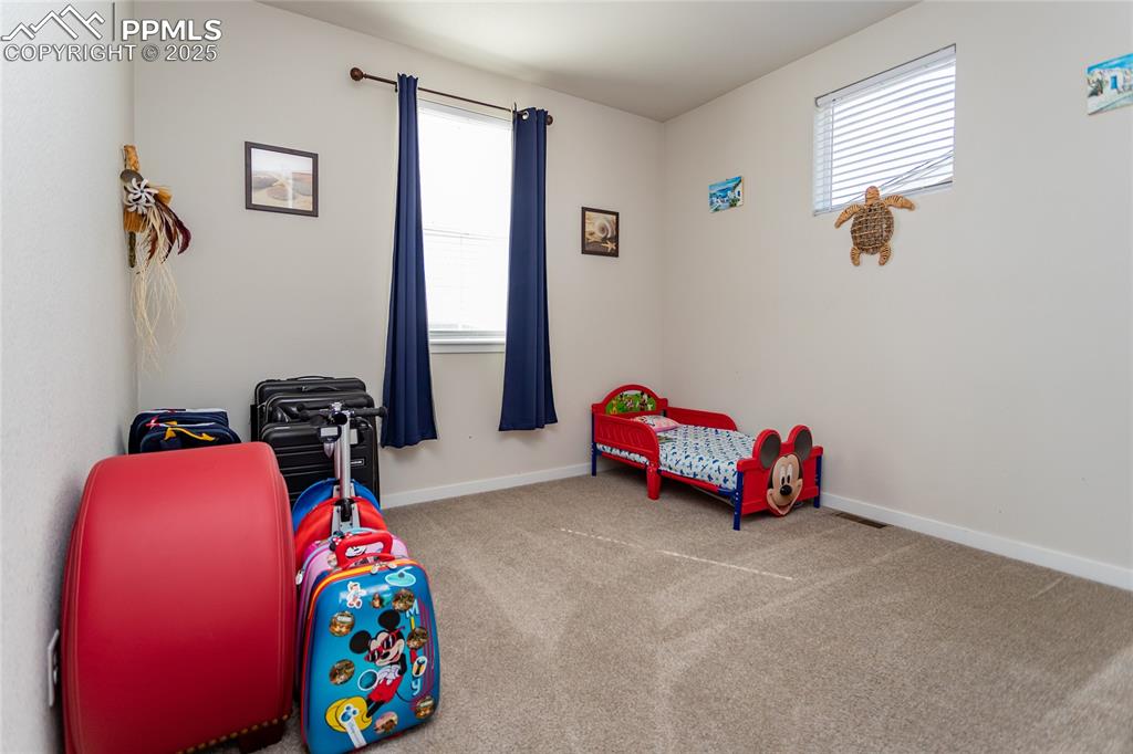 Image 33 of 50: Bedroom