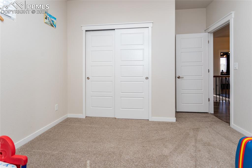 Image 34 of 50: Bedroom