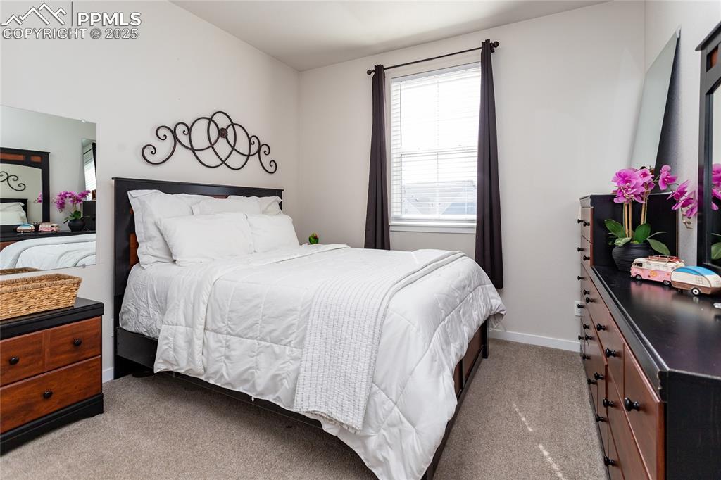 Image 36 of 50: Bedroom