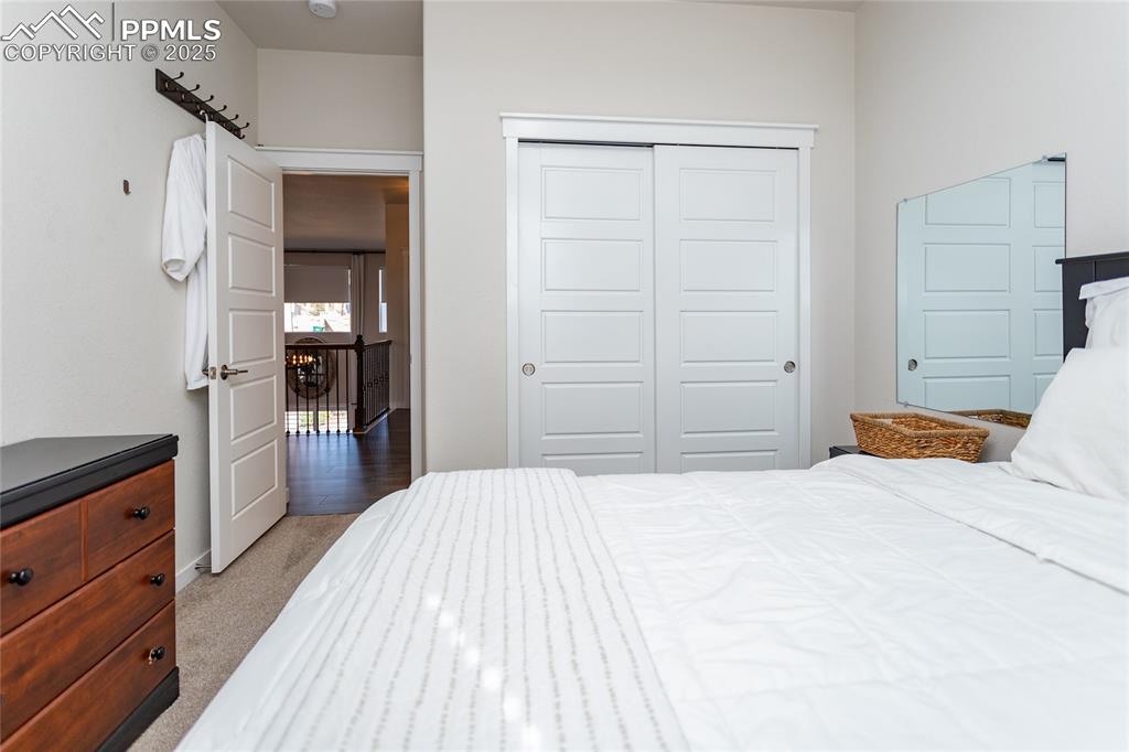 Image 37 of 50: Bedroom