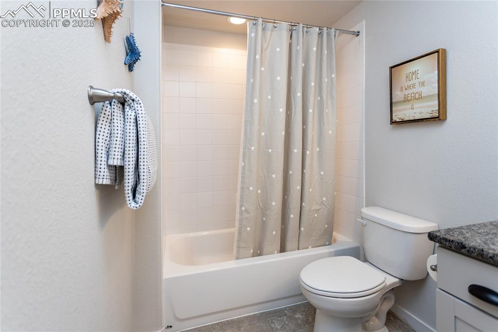 Image 42 of 50: Bathroom