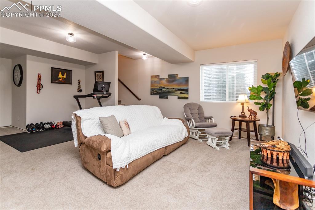 Image 46 of 50: Living Room