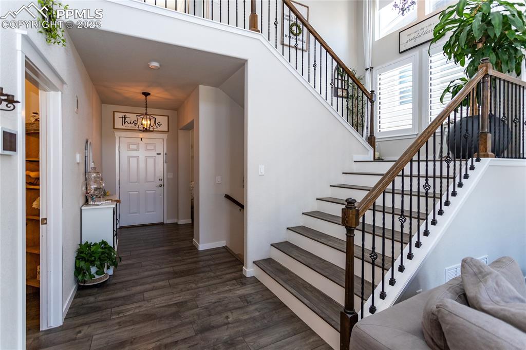 Image 5 of 50: Entry