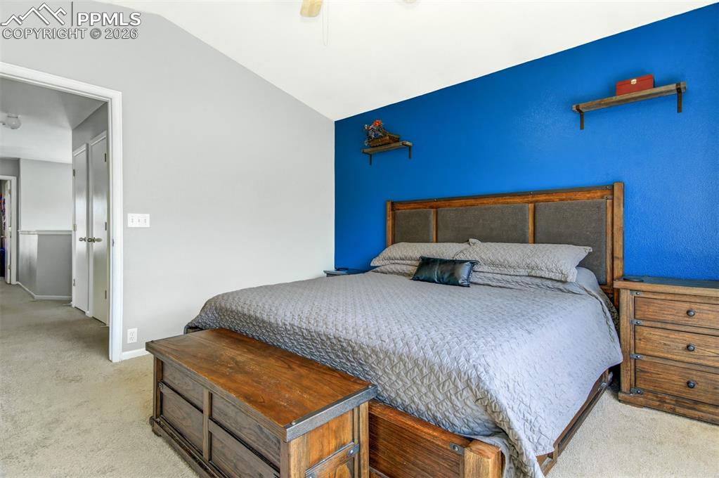 Image 16 of 25: Bedroom