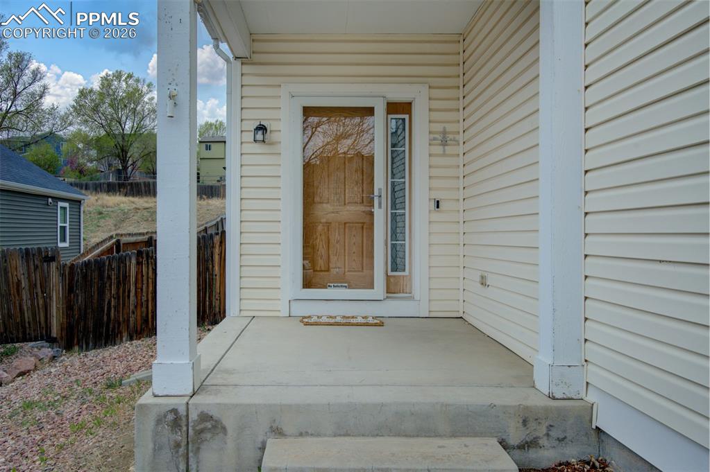 Image 4 of 25: Entry