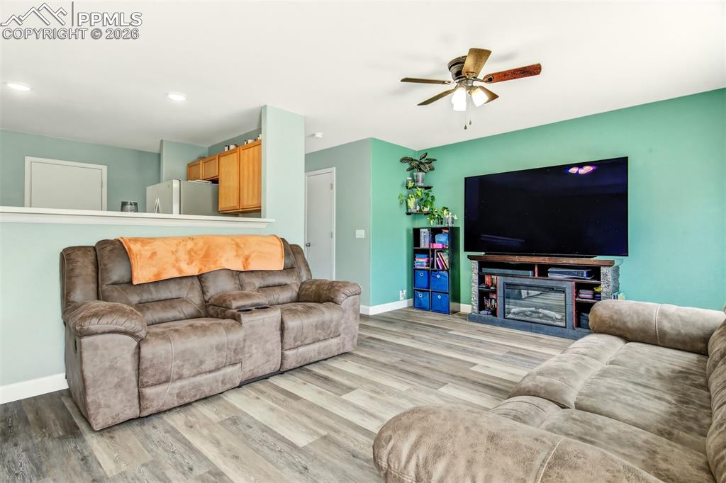 Image 8 of 25: Living Room