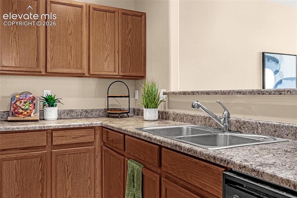 Image 10 of 26: Kitchen