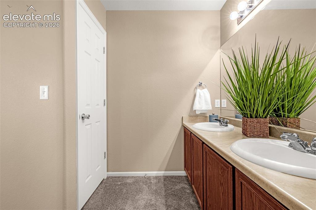 Image 13 of 26: Bathroom
