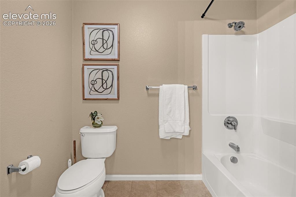 Image 14 of 26: Bathroom