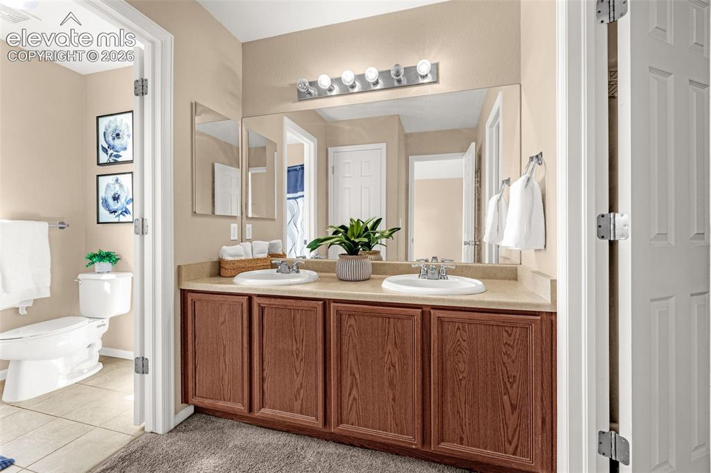 Image 18 of 26: Bathroom
