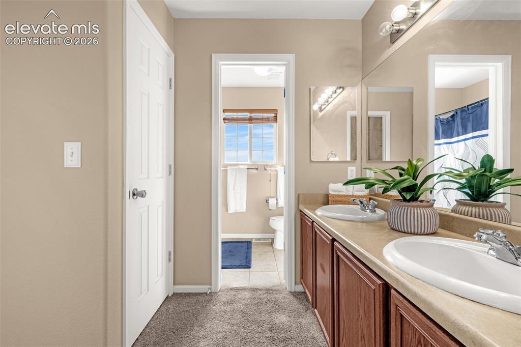 Image 19 of 26: Bathroom