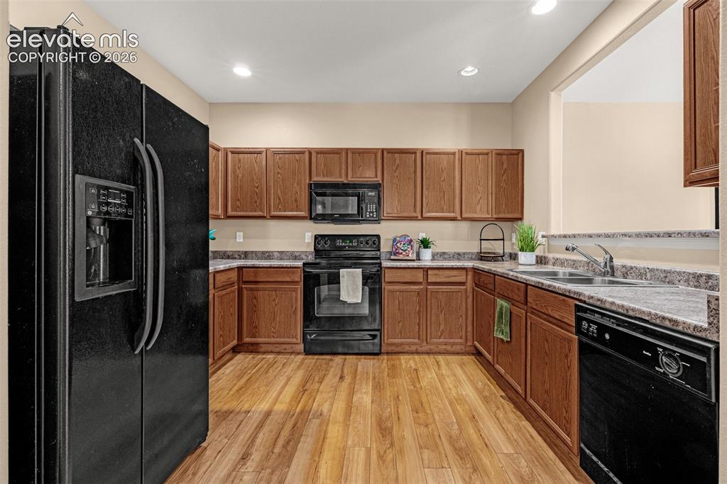 Image 8 of 26: Kitchen
