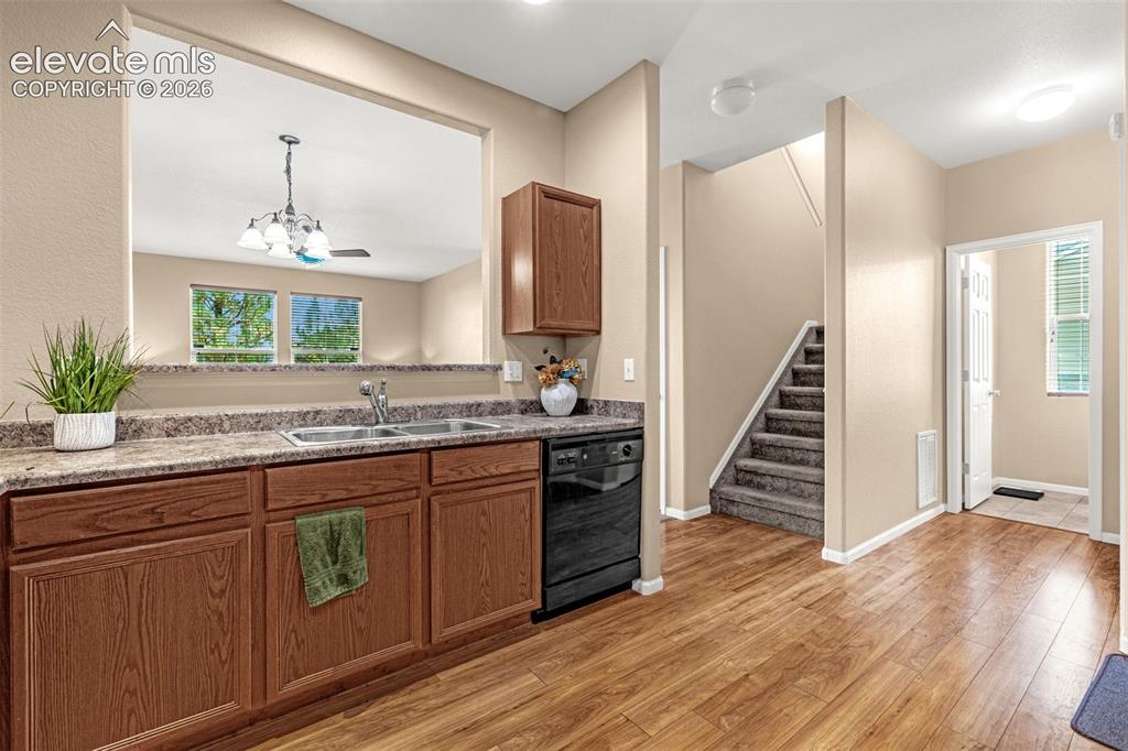 Image 9 of 26: Kitchen