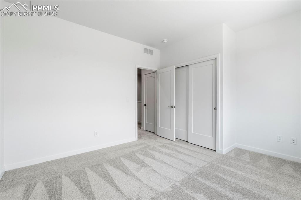 Image 26 of 37: Bedroom