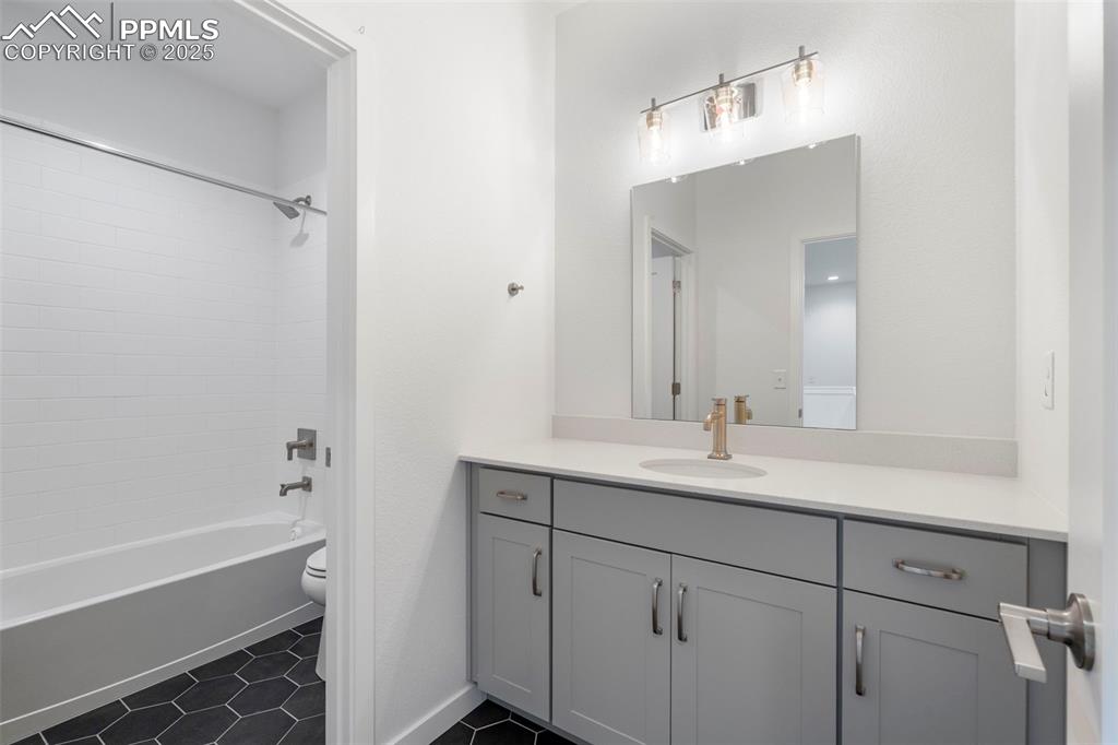 Image 30 of 37: Bathroom