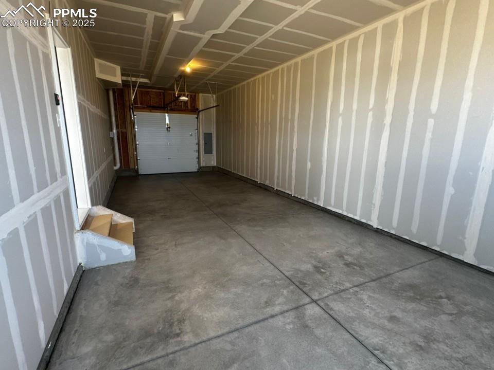 Image 34 of 37: 2 Car Tandem