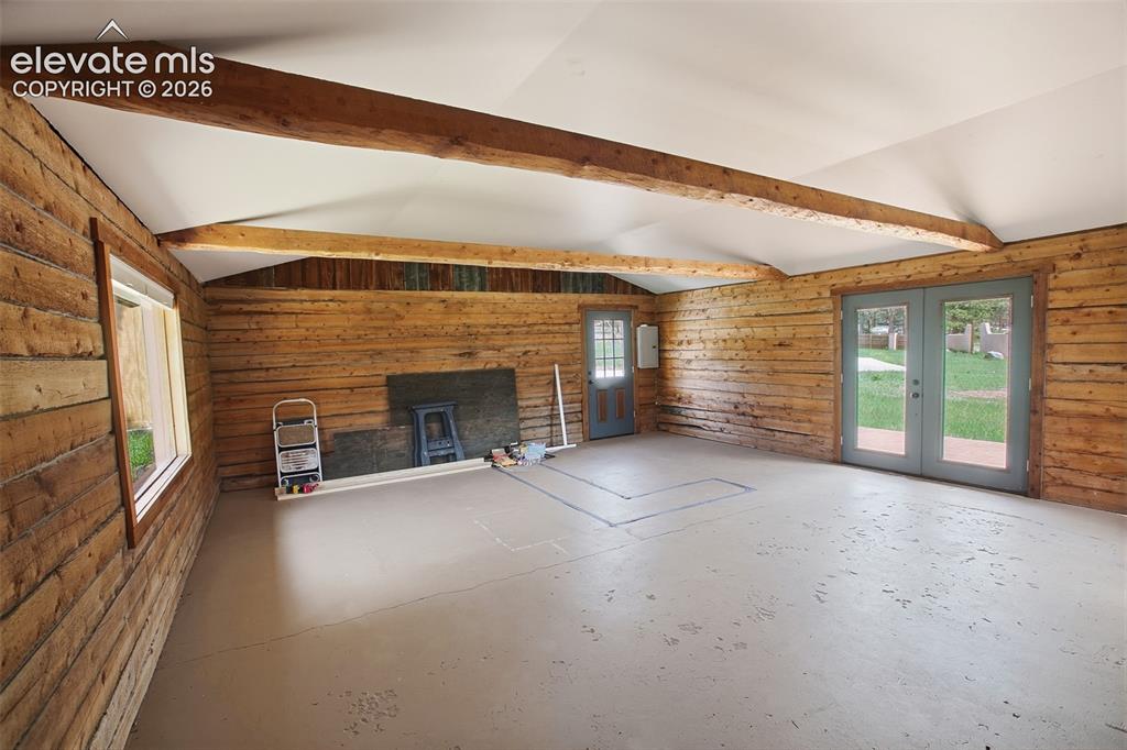 Image 7 of 10: Cabin Interior