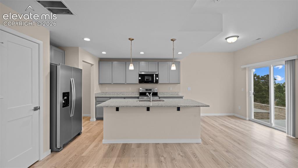 Image 7 of 22: Kitchen