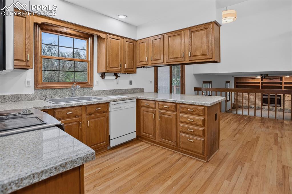 Image 12 of 49: Kitchen
