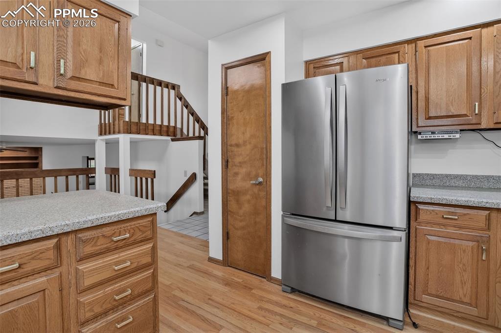 Image 13 of 49: Kitchen