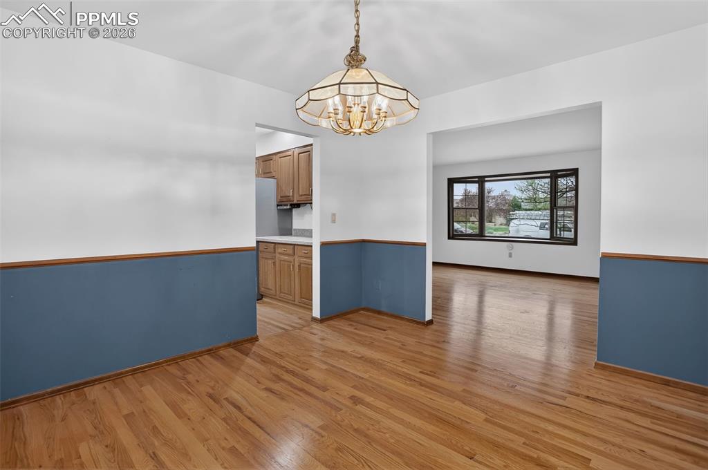Image 29 of 49: Dining Area