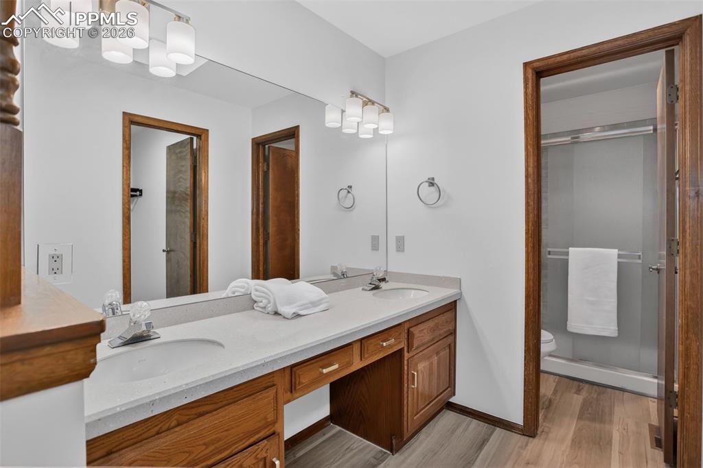 Image 37 of 49: Bathroom