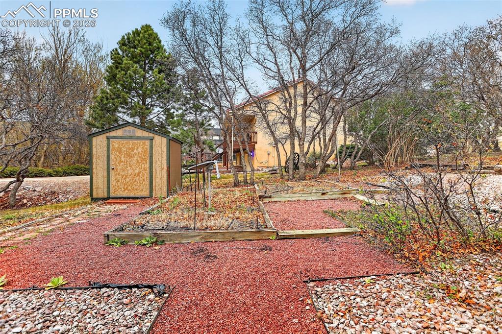 Image 49 of 49: Yard