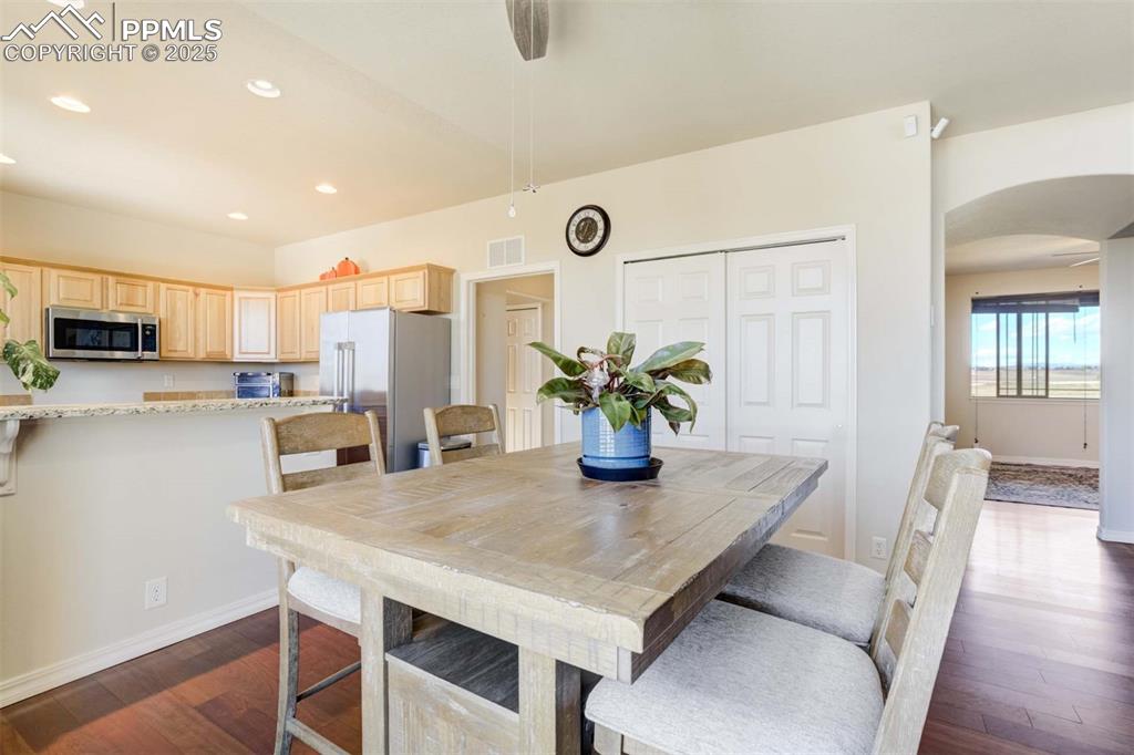 Image 10 of 48: Dining Area