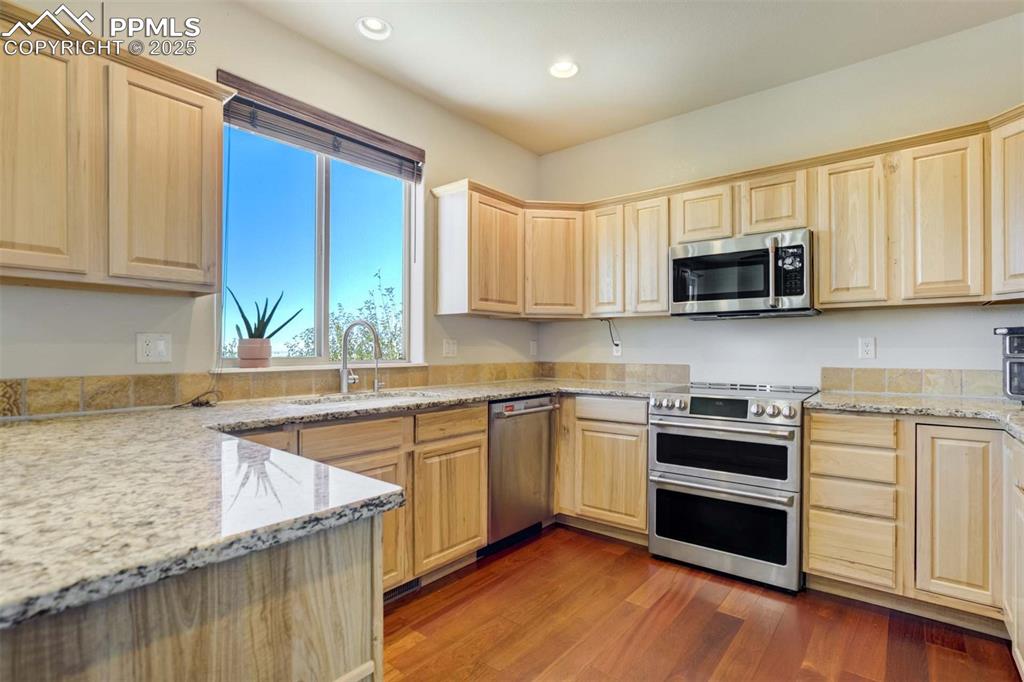 Image 12 of 48: Kitchen