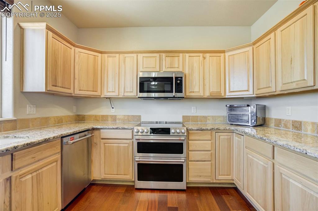 Image 13 of 48: Kitchen