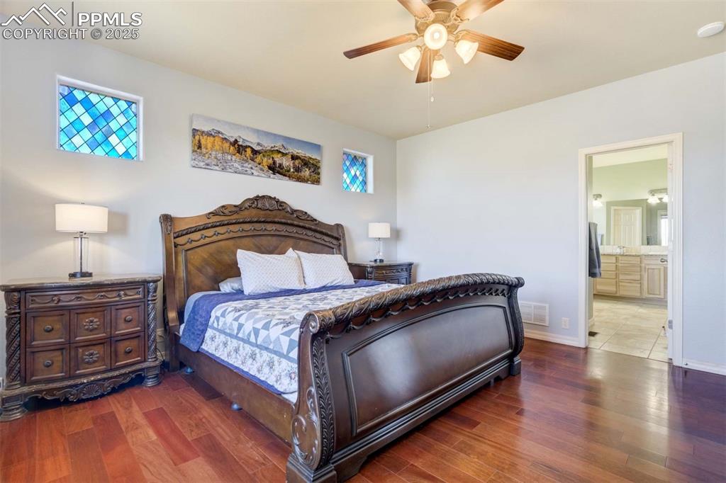 Image 22 of 48: Bedroom