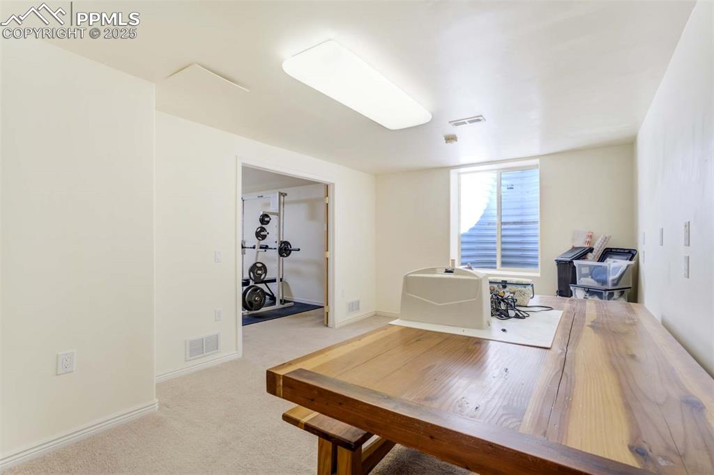 Image 37 of 48: Office