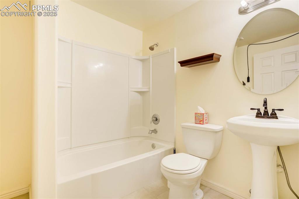 Image 40 of 48: Bathroom