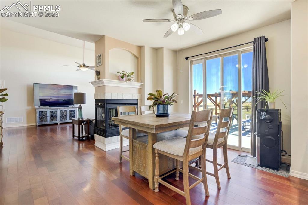 Image 9 of 48: Dining Area