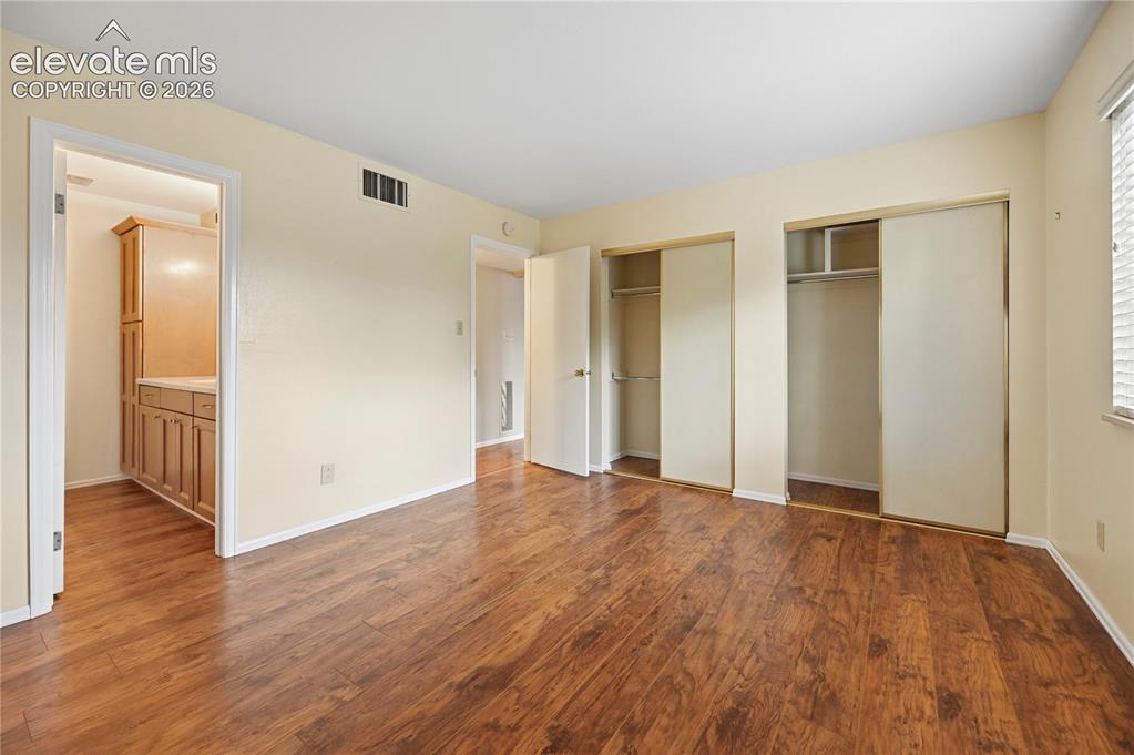 Image 10 of 36: Bedroom