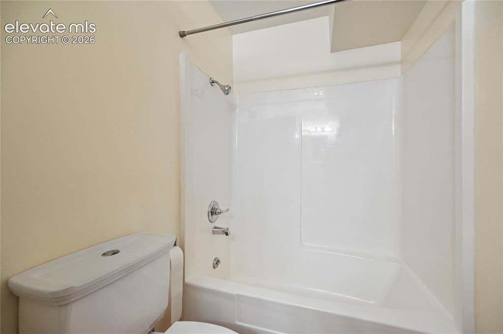 Image 14 of 36: Bathroom