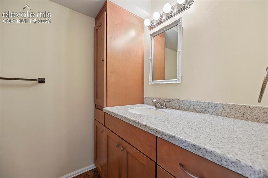 Image 15 of 36: Bathroom