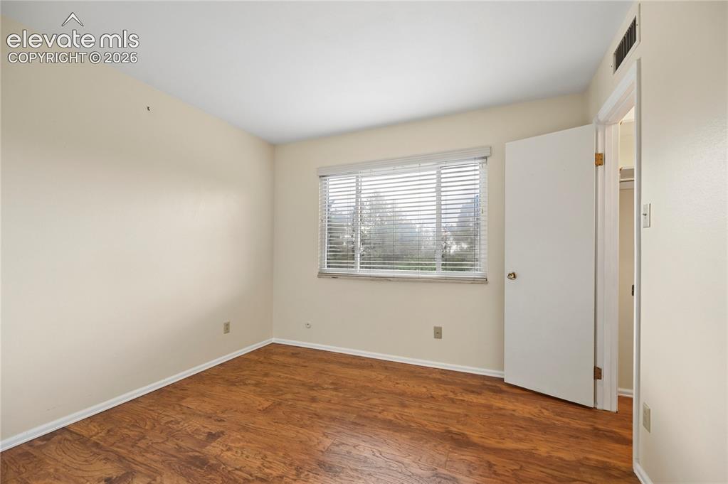 Image 17 of 36: Bedroom