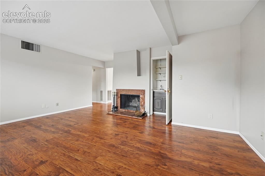 Image 18 of 36: Living Room