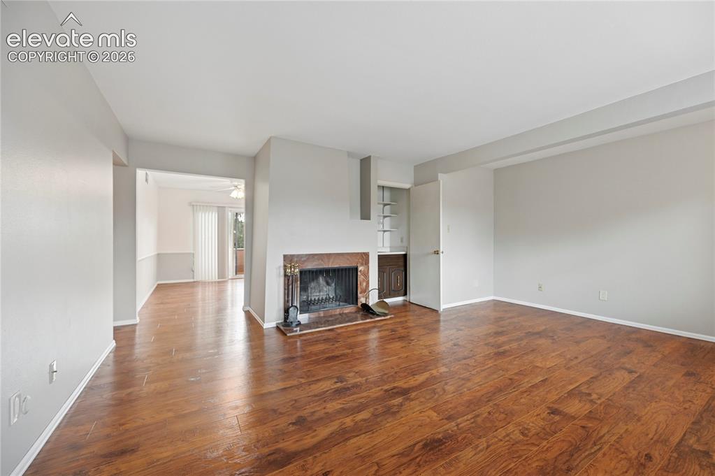 Image 19 of 36: Living Room