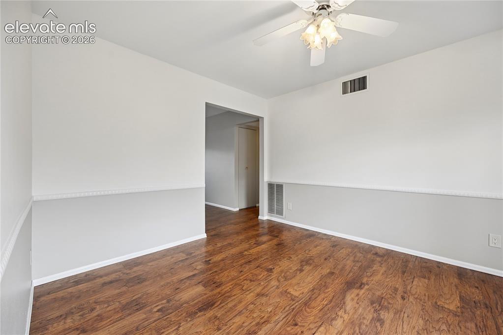Image 5 of 36: Dining Room
