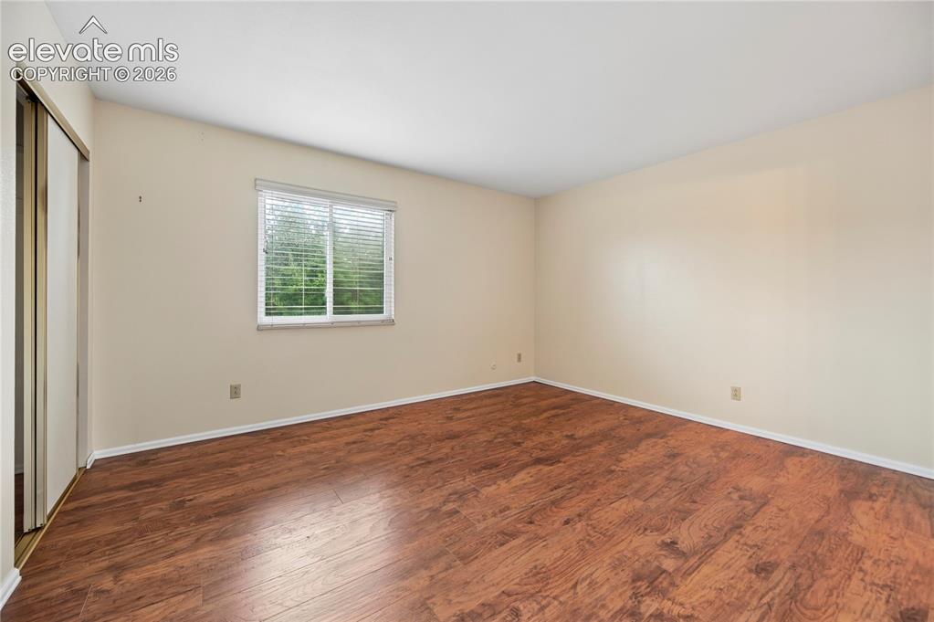 Image 9 of 36: Bedroom