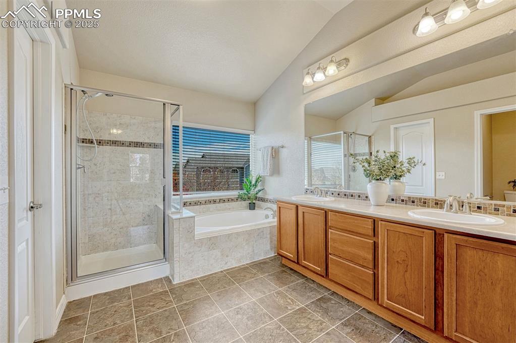 Image 10 of 43: Bathroom