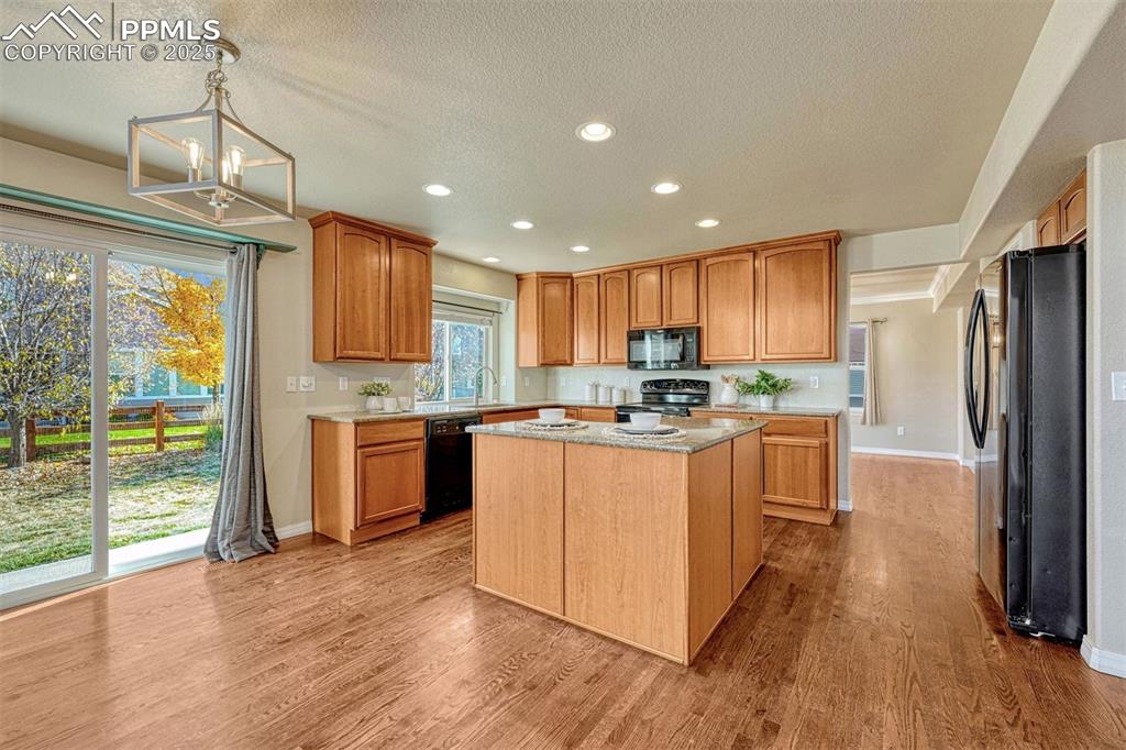 Image 13 of 43: Kitchen