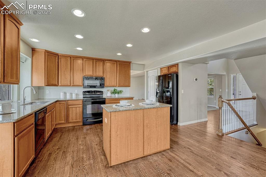 Image 14 of 43: Kitchen