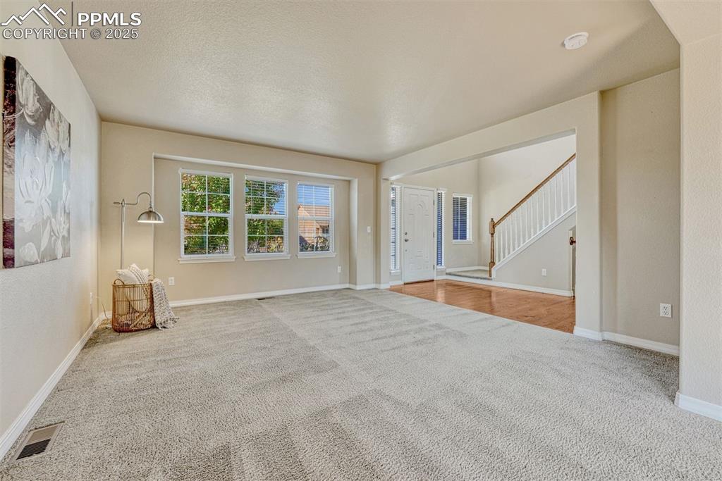 Image 28 of 43: Living Room