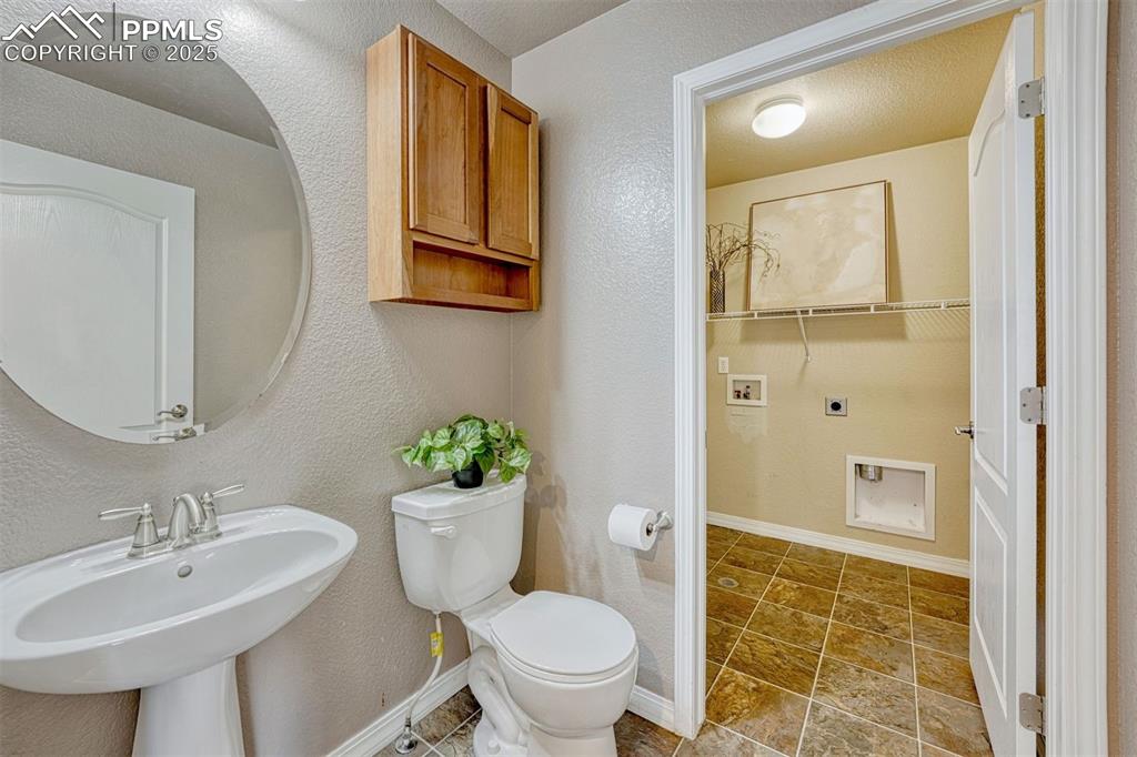 Image 35 of 43: Bathroom