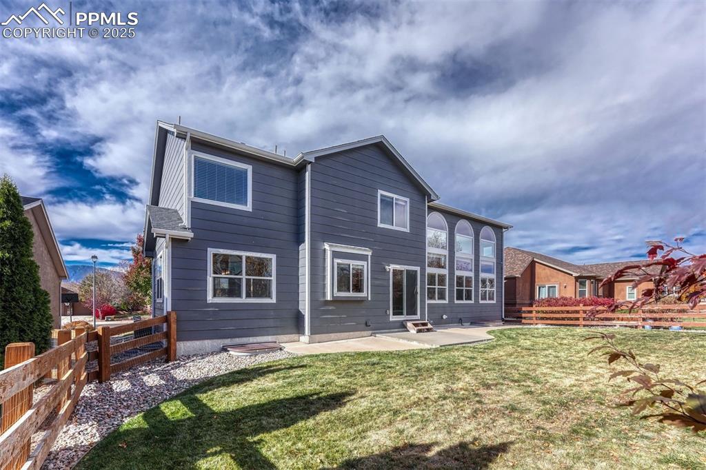 Image 39 of 43: Back of Structure