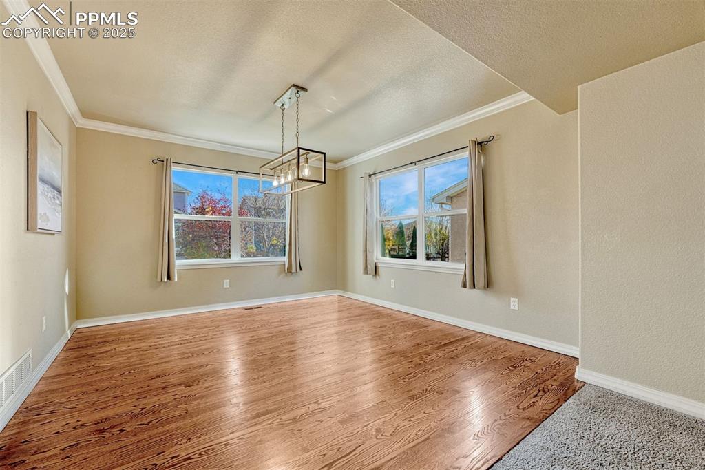 Image 5 of 43: Dining Area